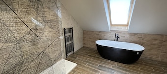 Luxury 6 bed home with hot tub