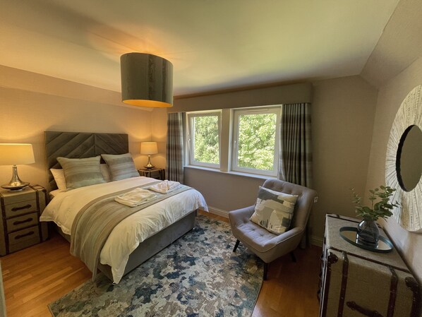 6 chambres, fer et planche à repasser, lit parapluie, Wi-Fi gratuit