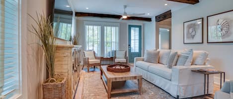 Smart-TV, Tischtennisplatte, Arbeitsbereiche