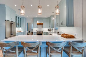 Fridge, microwave, oven, stovetop - 10% Discount for 7 night stays-5 min walk to PUBLIC BEACH-GOLF CART option-POOL (Santa Rosa Beach)