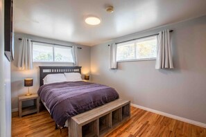 4 bedrooms, desk, iron/ironing board, travel cot