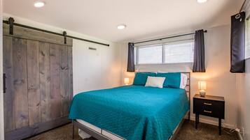 4 bedrooms, desk, iron/ironing board, travel crib