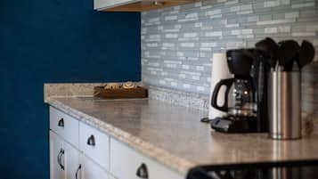 KylskÄp, mikrovÄgsugn, ugn och spishÀll