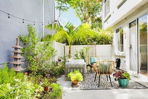 Terrace/patio - Serene modern beach house in a residential quiet neighborhood (Encinitas)