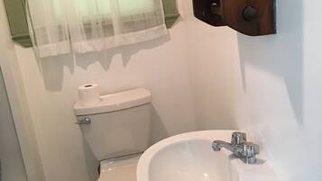 淋浴/盆浴组合、毛巾、肥皂、卫生纸