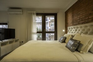 1 bedroom, iron/ironing board, travel crib, free WiFi