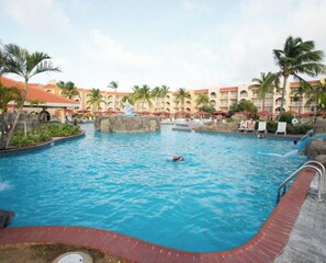 حمّام سباحة خارجي