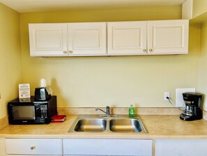 Quarto solteiro luxo, 2 camas Queen, para não fumantes, cozinha | Cozinha privada | Frigobar, micro-ondas