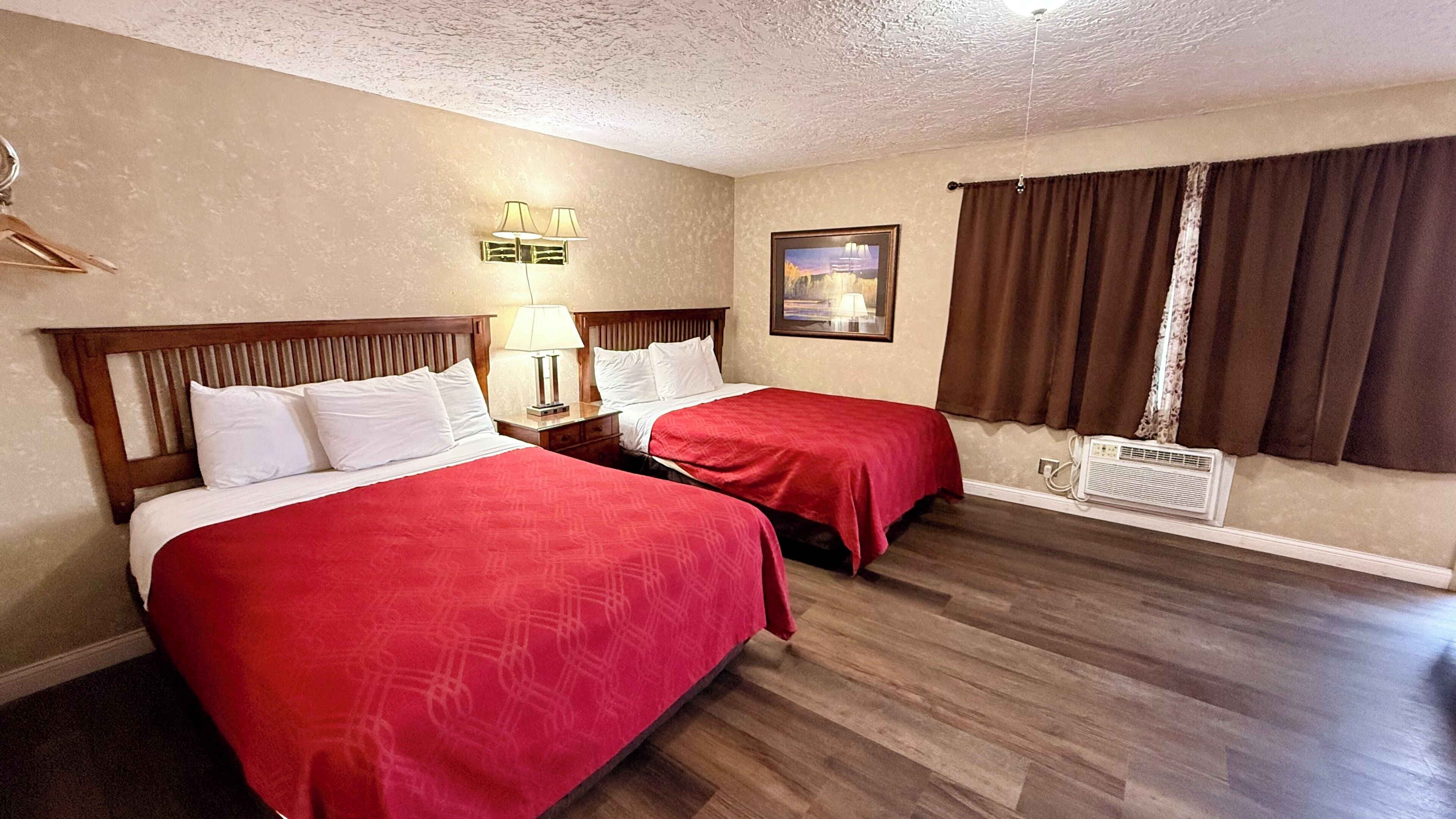 Habitación individual estándar, 2 camas Queen size, para no fumadores, refrigerador y microondas | Sábanas de algodón egipcio y ropa de cama de alta calidad 