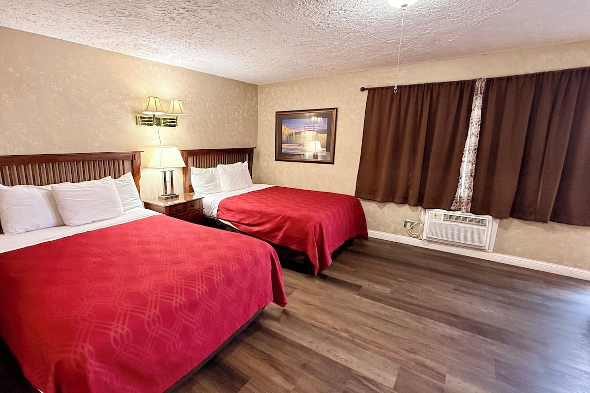 Habitación individual estándar, 2 camas Queen size, para no fumadores, refrigerador y microondas | Sábanas de algodón egipcio y ropa de cama de alta calidad