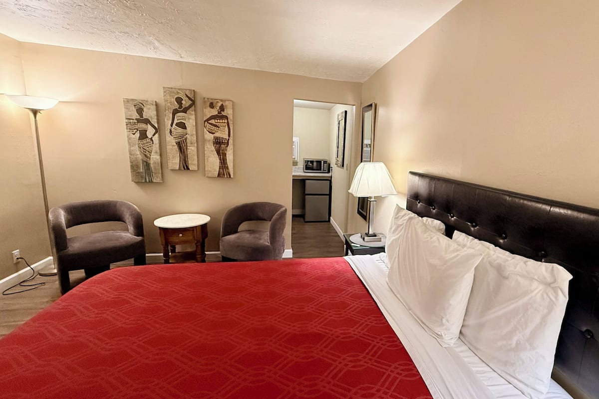 Habitación individual estándar, 1 cama Queen size, para no fumadores, refrigerador y microondas | Sábanas de algodón egipcio y ropa de cama de alta calidad