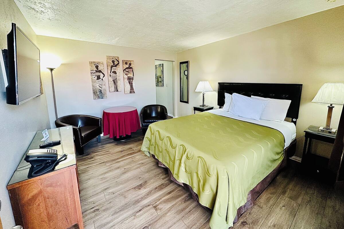 Chambre Simple Standard, 1 grand lit, non-fumeurs, réfrigérateur et four à micro-ondes | Draps en coton égyptien, literie de qualité supérieure