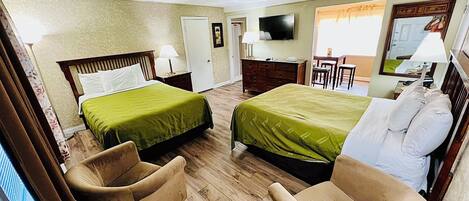 Chambre Simple Standard, 2 grands lits, non-fumeurs, réfrigérateur et four à micro-ondes | Draps en coton égyptien, literie de qualité supérieure