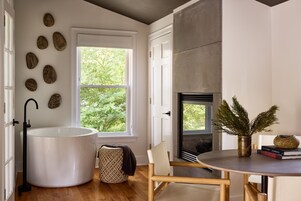 Premium King Cabin | Blackout drapes, free WiFi, bed sheets