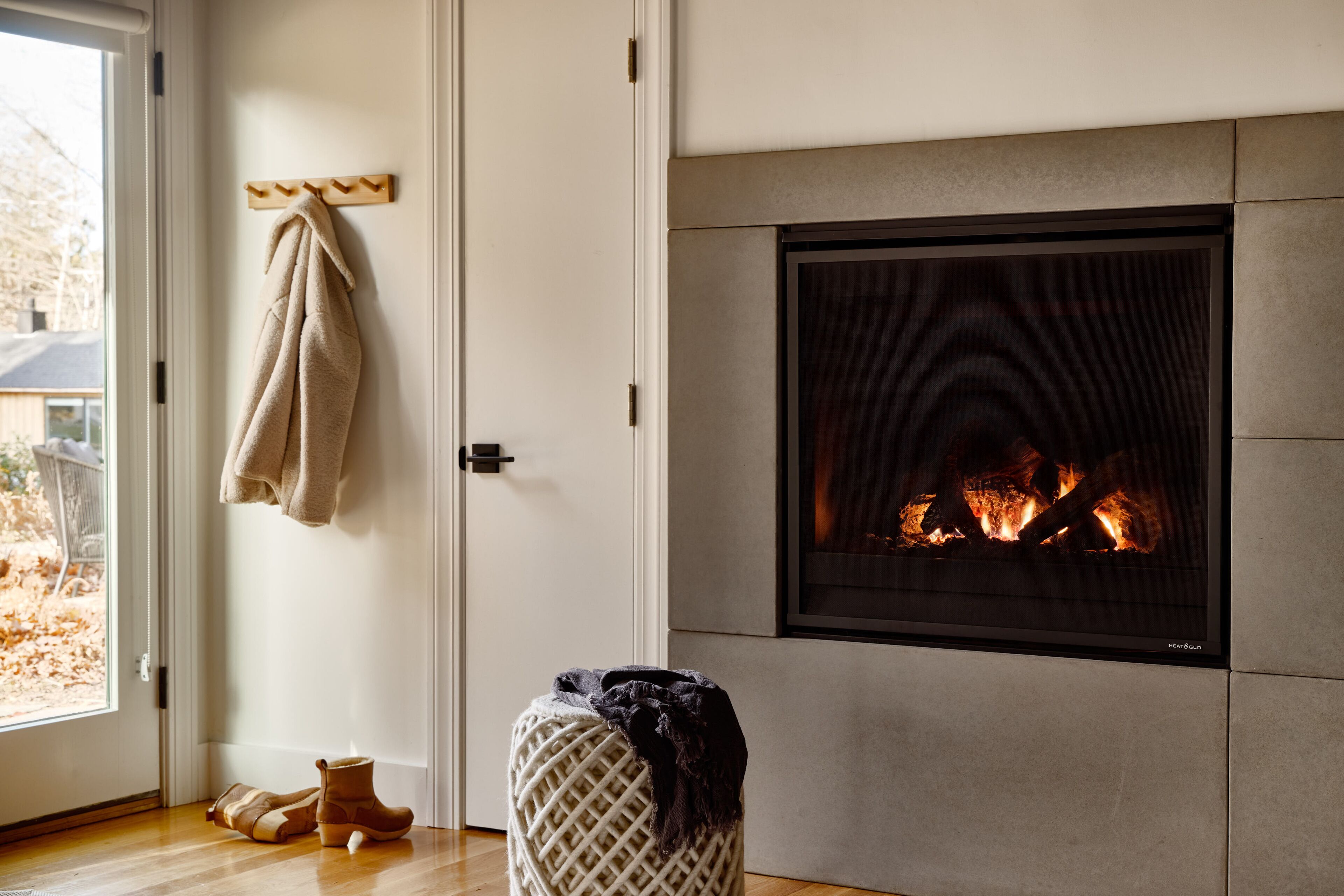 blackout curtains, free wifi, bed sheets