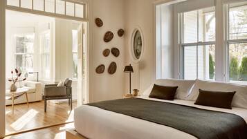 Blackout curtains, free WiFi, bed sheets