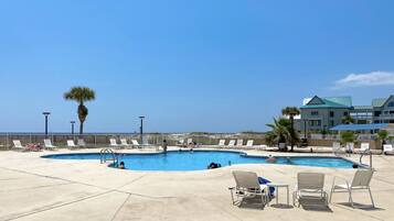 Alberca techada y alberca climatizada