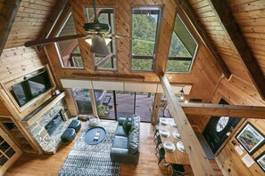 Smart TV, fireplace, DVD player, books - Gatlinburg Private Mountain View Cabin in Resort offering Golf, Pool, Pickleball (Gatlinburg)
