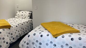 2 bedrooms, iron/ironing board, free WiFi, bed sheets