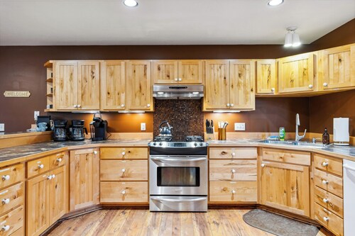 Charming Gardiner Home Steps from Yellowstone