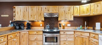 Charming Gardiner Home Steps from Yellowstone