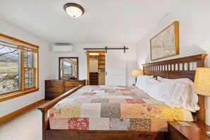 8 bedrooms, iron/ironing board, travel cot, free WiFi
