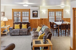 Smart TV, DVD player, foosball, table tennis - Charming Gardiner Home Steps from Yellowstone (Gardiner)