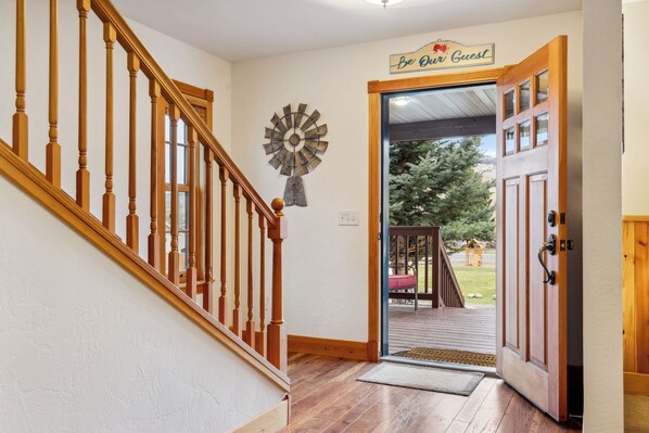 Interior - Charming Gardiner Home Steps from Yellowstone (Gardiner)