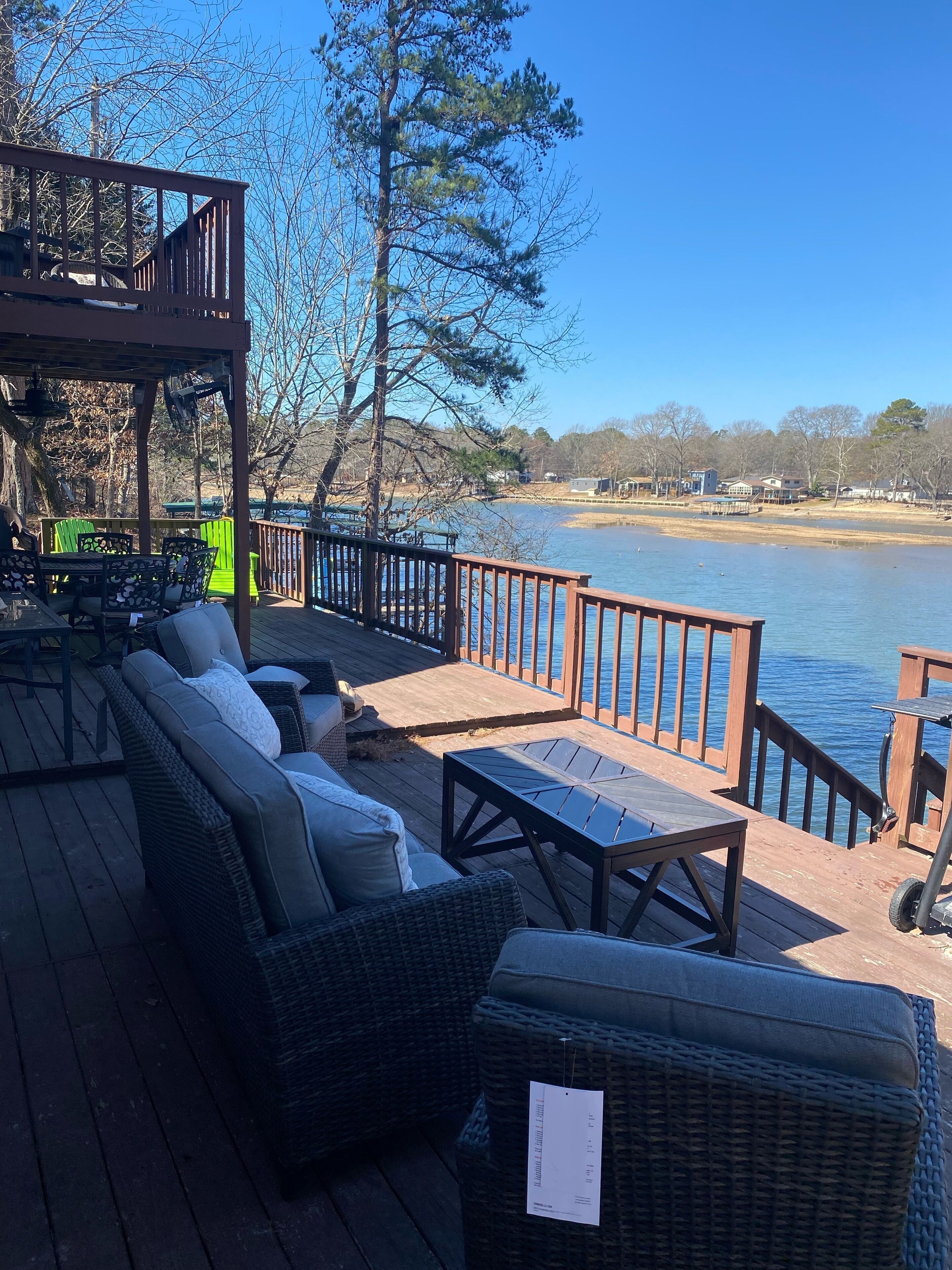 Cozy cottage on Lake Hamilton fabulous place with boat dock swimming dock ￼