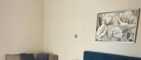 Comfort-huone | Silitysrauta/-lauta, ilmainen Wi-Fi, vuodevaatteet