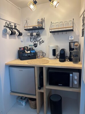 Comfort Room | Iron/ironing board, free WiFi, bed sheets