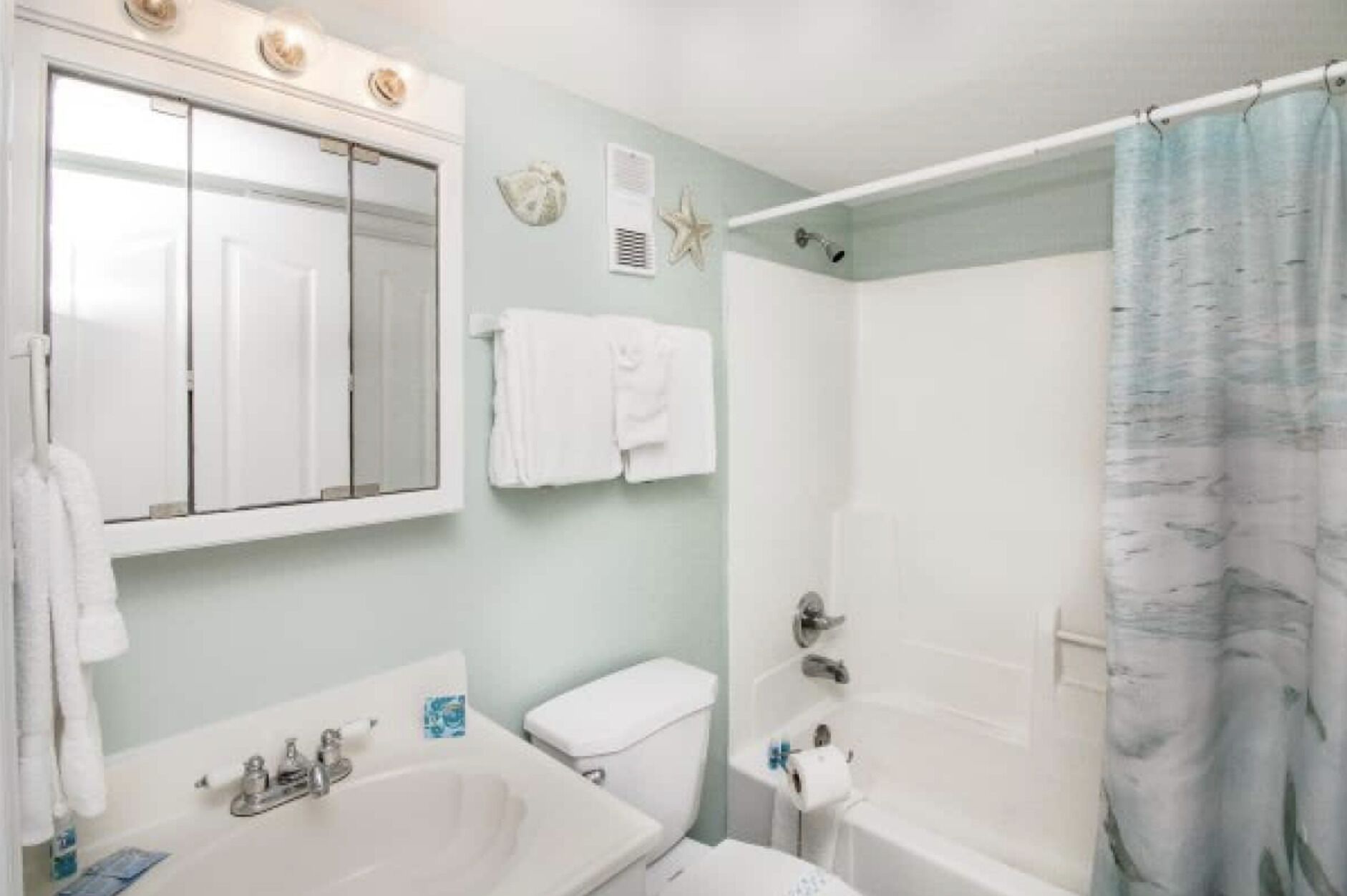 Cozy Seaside Condo w/ Ocean Views - Pets Allowed!