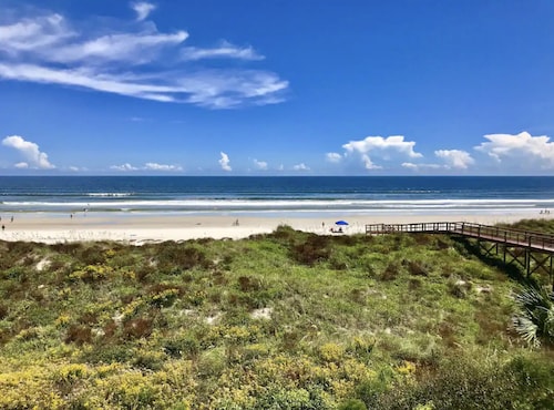Cozy Seaside Condo w/ Ocean Views - Pets Allowed!