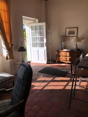 Interior - Les Abbesses (SAINT-AIGNAN)