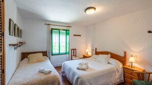 4 bedrooms, iron/ironing board, travel cot, WiFi