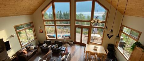 Smart TV, chimenea, videojuegos y reproductor de DVD