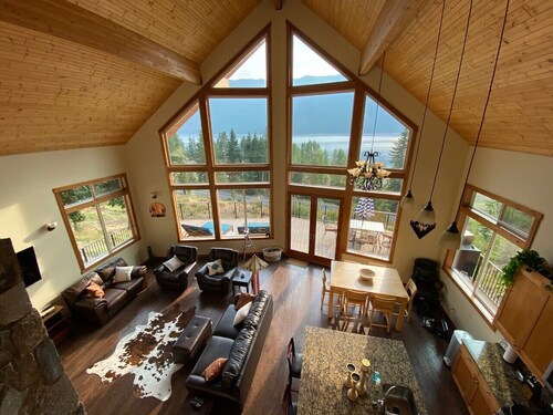 Amazing Views, Private lodge, Hot Tub and Sauna for a dreams vacation