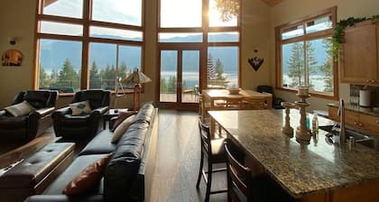 Amazing Views, Private lodge, Hot Tub and Sauna for a dreams vacation