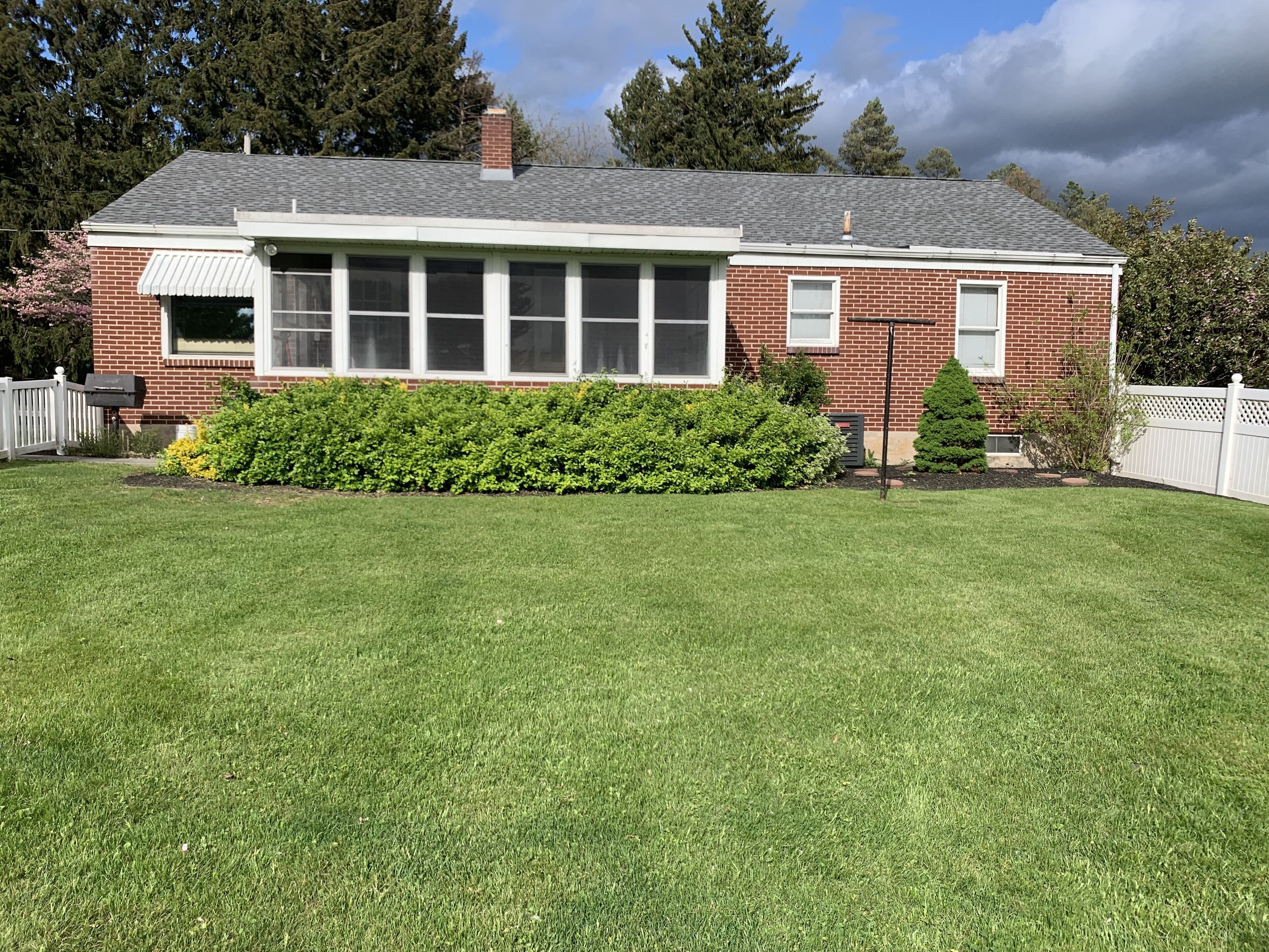 <br>Lebanon Single Home<br>30 minutes from Hershey<br>10 minutes to Lebanon Veterans <br><br>