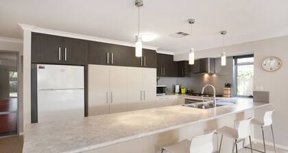 ABBEY GEM - Family Holiday Memories Near the Shore