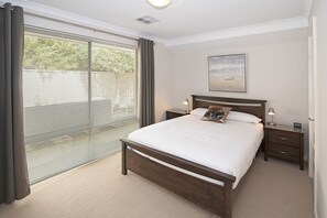 4 bedrooms, iron/ironing board, free WiFi, bed sheets - ABBEY GEM - Family Holiday Memories Near the Shore (Abbey)