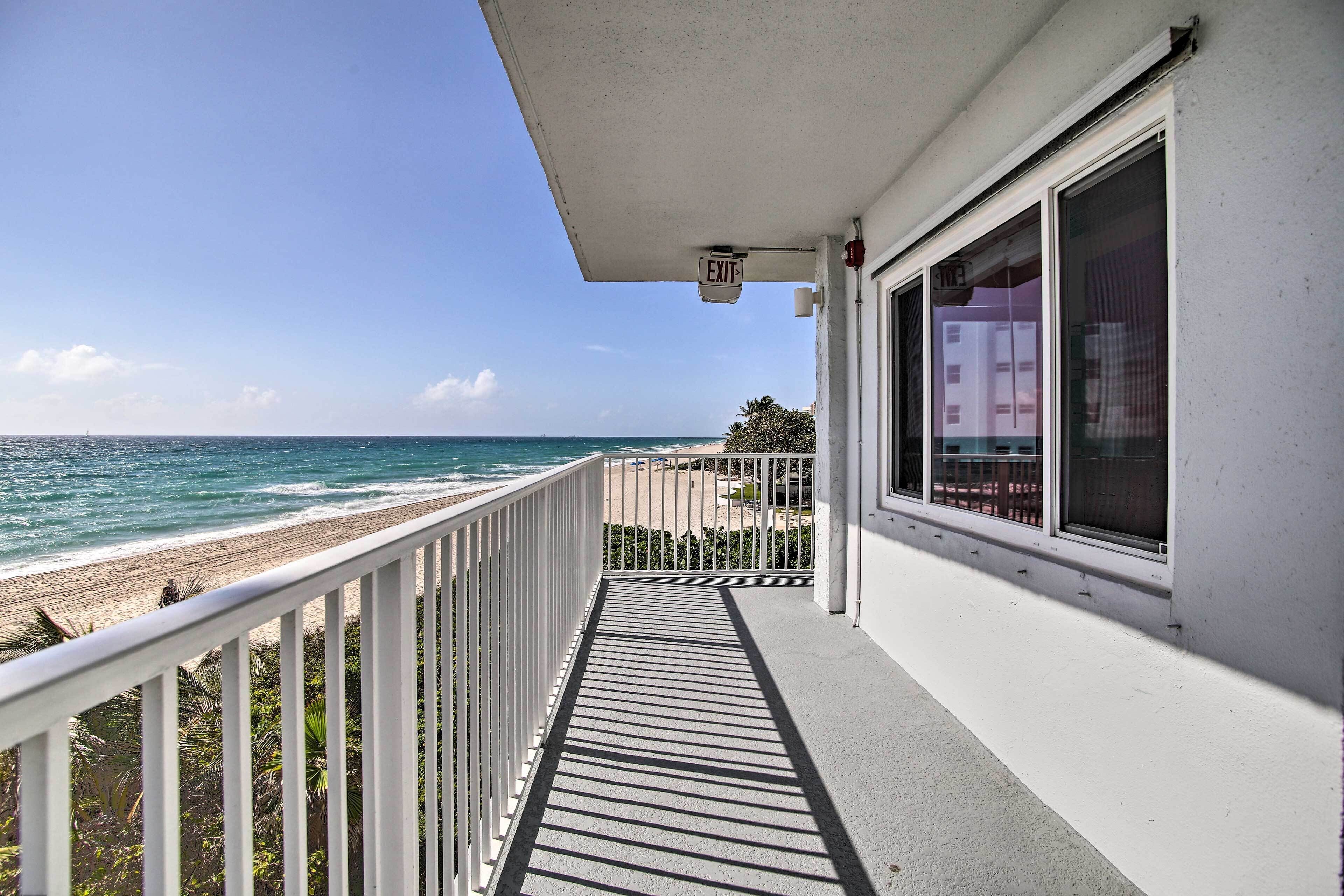 Seaside Studio Escape: Direct Beach & Pool Access!