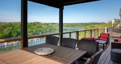 Million Dollar View! Large Lakehouse Over-Looking Lee's Ford Marina