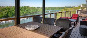 Million Dollar View! Large Lakehouse Over-Looking Lee's Ford Marina