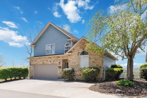 Exterior - Million Dollar View!  Large Lakehouse Over-Looking Lee's Ford Marina (Somerset)