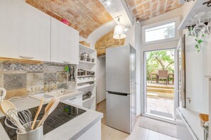 Fridge, microwave, stovetop