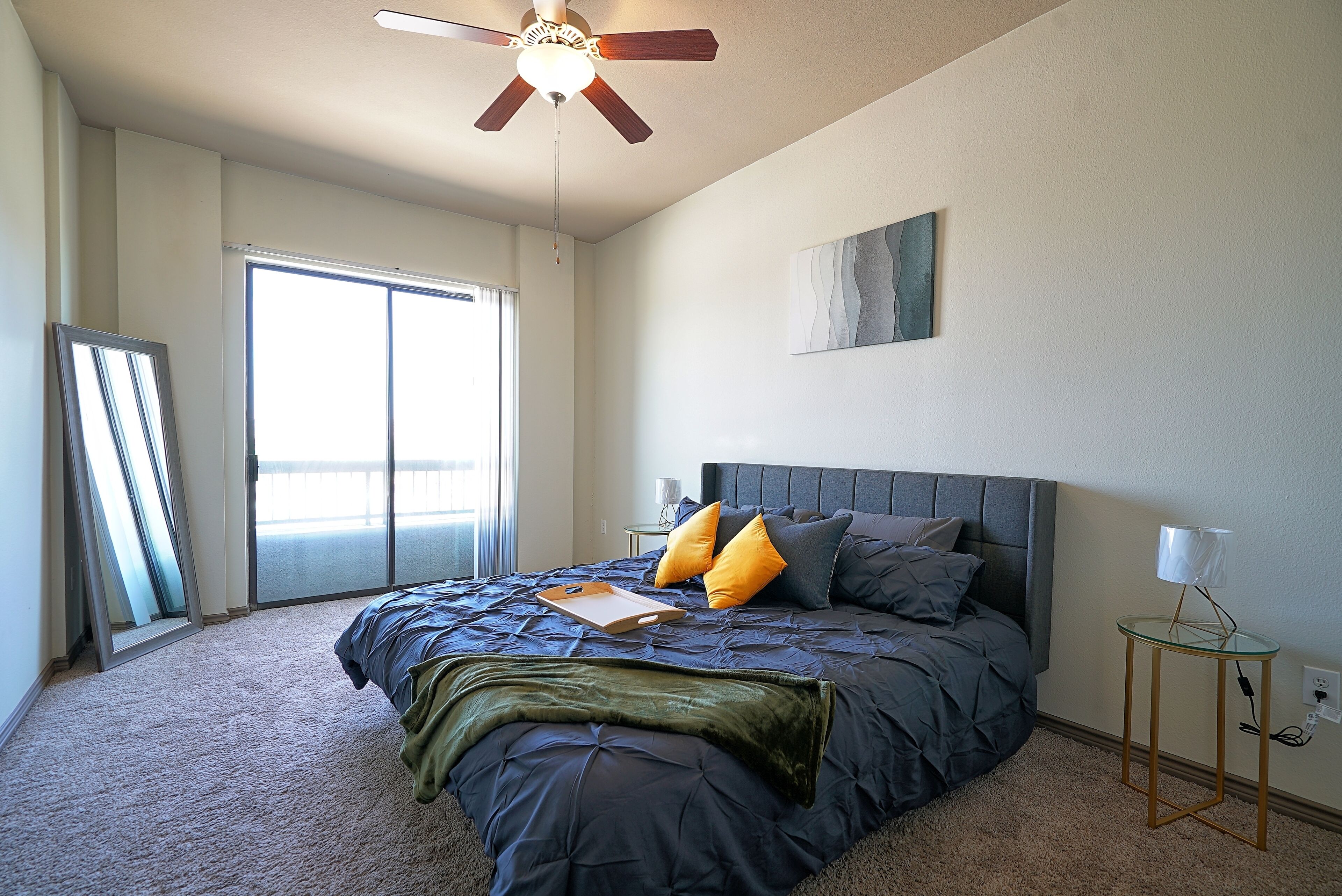 Prestigious unit w/ study | 5★ Location, Pool, Gym