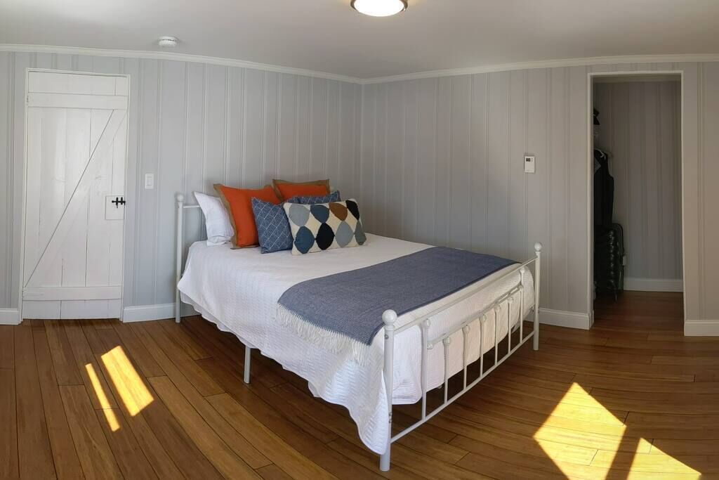 Modern 4 season lakefront 4BR, 2BA near Acadia