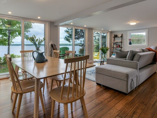 Lake Retreat: Beach, Kayaks, Loons near Acadia