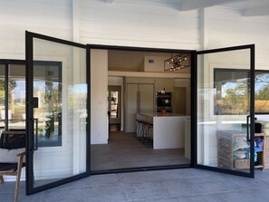 Interior - Luxury 5BR Retreat: Pool, Spa, Golf Views, Mins to Downtown, Rainey & Airport (Austin)